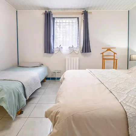 Chez Leontine Holiday home Lacave (Lot)