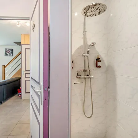 Chez Leontine Holiday home Lacave (Lot)